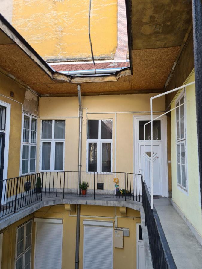 Feeling Home In The Heart Of Budapest Bagian luar foto
