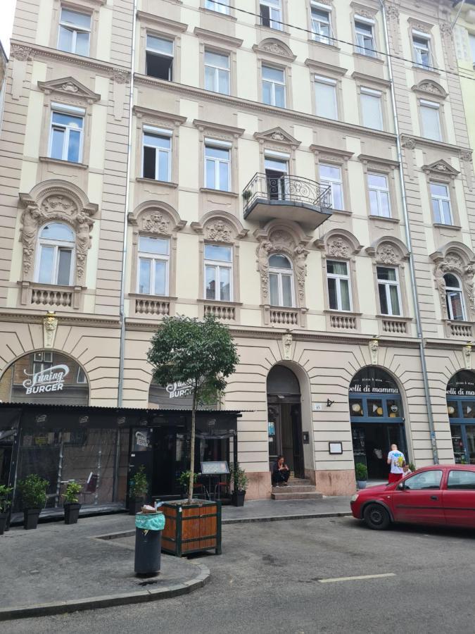 Feeling Home In The Heart Of Budapest Bagian luar foto